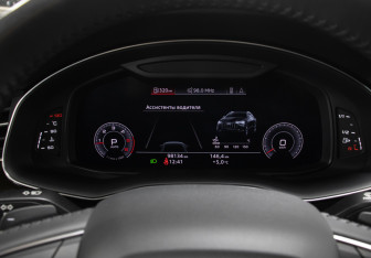 Подержанный автомобиль Audi Q8 2019 года (13 фото)