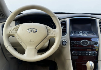 Подержанный автомобиль Infiniti QX50 2014 года (13 фото)