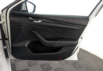 Подержанный автомобиль Skoda Octavia Liftback 2021 года (24 фото)