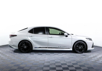 Подержанный автомобиль Toyota Camry Sedan 2022 года (4 фото)