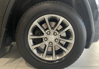 Подержанный автомобиль Jeep Grand Cherokee 2013 года (19 фото)