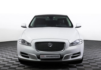 Подержанный автомобиль Jaguar XJ 2012 года (2 фото)
