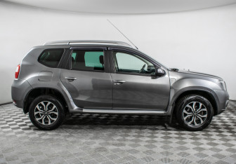 Подержанный автомобиль Nissan Terrano 2015 года (4 фото)