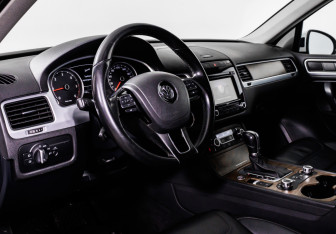 Подержанный автомобиль Volkswagen Touareg 2013 года (12 фото)