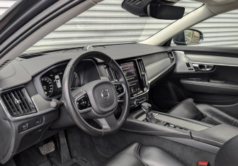 Подержанный автомобиль Volvo S90 2017 года (16 фото)