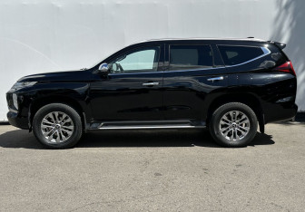 Подержанный автомобиль Mitsubishi Pajero Sport 2022 года (8 фото)