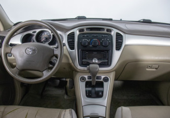 Подержанный автомобиль Toyota Highlander 2005 года (13 фото)