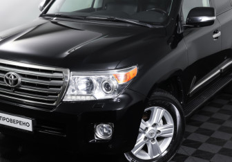 Подержанный автомобиль Toyota Land Cruiser Suv 2012 года (25 фото)