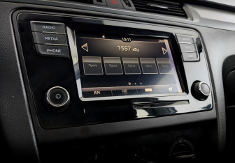 Подержанный автомобиль Skoda Rapid Liftback 2017 года (25 фото)