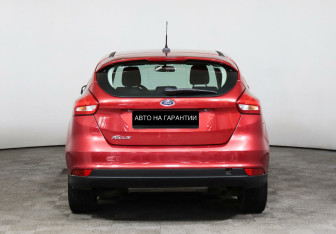 Подержанный автомобиль Ford Focus Hatchback 2017 года (4 фото)