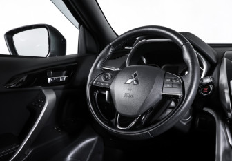 Подержанный автомобиль Mitsubishi Eclipse Cross 2019 года (13 фото)