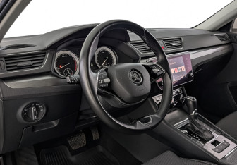Подержанный автомобиль Skoda Superb Liftback 2021 года (15 фото)