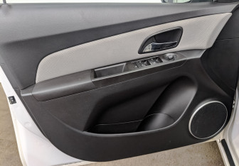 Подержанный автомобиль Chevrolet Cruze Sedan 2013 года (18 фото)