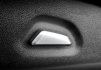 Подержанный автомобиль Москвич 3е 2023 года (20 фото)