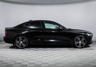 Подержанный автомобиль Volvo S60 2019 года (4 фото)