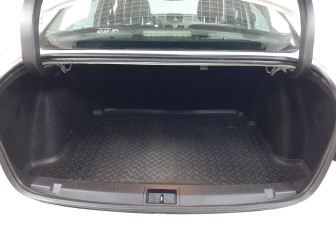 Подержанный автомобиль Renault Fluence 2013 года (19 фото)