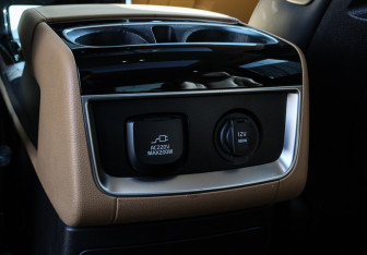 Подержанный автомобиль Kia Carnival 2021 года (12 фото)