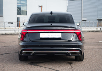 Подержанный автомобиль Hongqi H5 2024 года (6 фото)