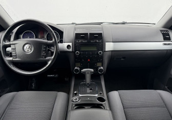 Подержанный автомобиль Volkswagen Touareg 2009 года (12 фото)
