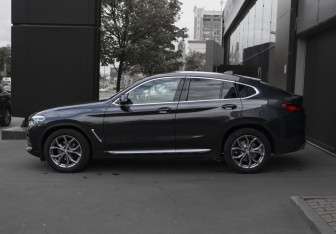 Подержанный автомобиль BMW X4 2019 года (4 фото)