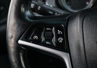 Подержанный автомобиль Opel Astra Hatchback 2014 года (15 фото)