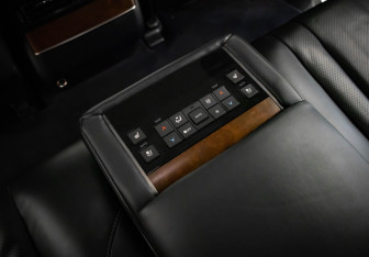 Подержанный автомобиль Lexus LX 2016 года (38 фото)