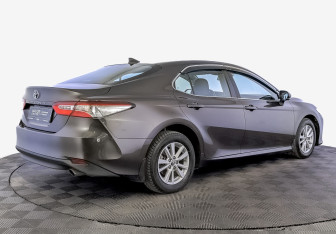 Подержанный автомобиль Toyota Camry Sedan 2019 года (5 фото)