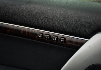 Подержанный автомобиль Toyota Land Cruiser Suv 2012 года (16 фото)