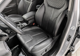 Подержанный автомобиль Hyundai Santa Fe 2018 года (18 фото)
