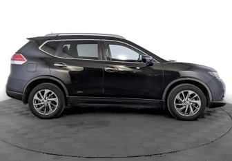 Подержанный автомобиль Nissan X-Trail 2016 года (4 фото)