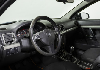 Подержанный автомобиль Opel Vectra Sedan 2008 года (10 фото)
