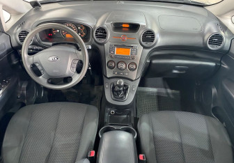 Подержанный автомобиль Kia Carens 2011 года (11 фото)