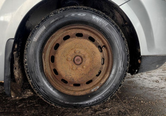 Подержанный автомобиль Ford Focus Sedan 2005 года (16 фото)