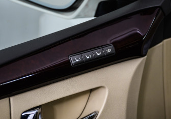 Подержанный автомобиль Lexus LX 2012 года (23 фото)