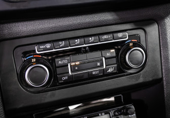 Подержанный автомобиль Volkswagen Amarok 2010 года (14 фото)