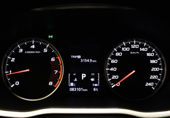 Подержанный автомобиль Mitsubishi Eclipse Cross 2018 года (11 фото)