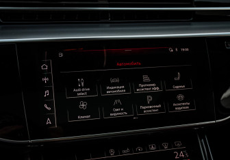 Подержанный автомобиль Audi S8 2020 года (28 фото)