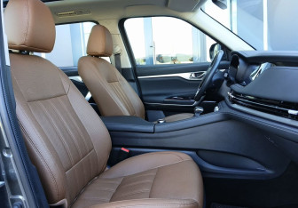 Подержанный автомобиль Changan CS95 2023 года (28 фото)