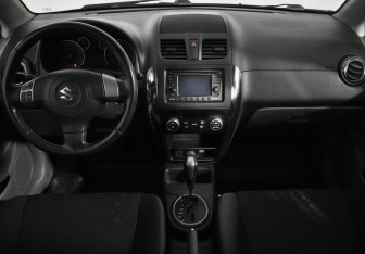Подержанный автомобиль Suzuki SX4 Hatchback 2011 года (8 фото)