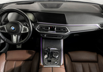 Подержанный автомобиль BMW X5 2018 года (11 фото)