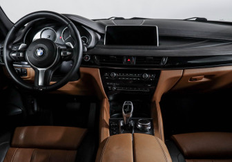 Подержанный автомобиль BMW X6 2017 года (12 фото)