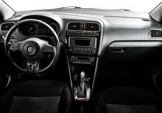 Подержанный автомобиль Volkswagen Polo Sedan 2014 года (5 фото)