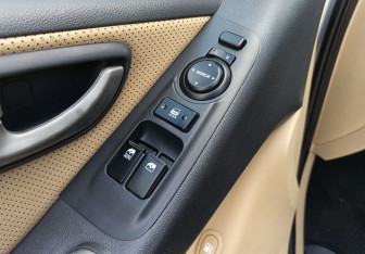 Подержанный автомобиль Hyundai Grand Starex 2009 года (16 фото)