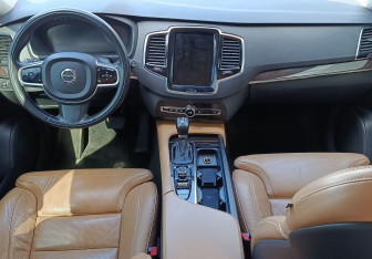 Подержанный автомобиль Volvo XC90 2015 года (10 фото)