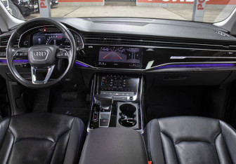 Подержанный автомобиль Audi Q8 2019 года (14 фото)