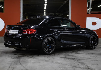 Подержанный автомобиль BMW M2 2019 года (5 фото)