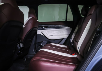 Подержанный автомобиль Geely Monjaro 2023 года (12 фото)