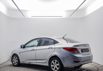 Подержанный автомобиль Hyundai Solaris Sedan 2011 года (7 фото)