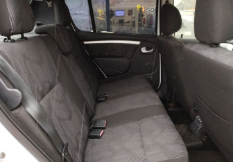 Подержанный автомобиль Renault Sandero 2011 года (11 фото)