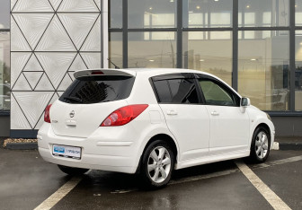 Подержанный автомобиль Nissan Tiida Hatchback 2013 года (5 фото)